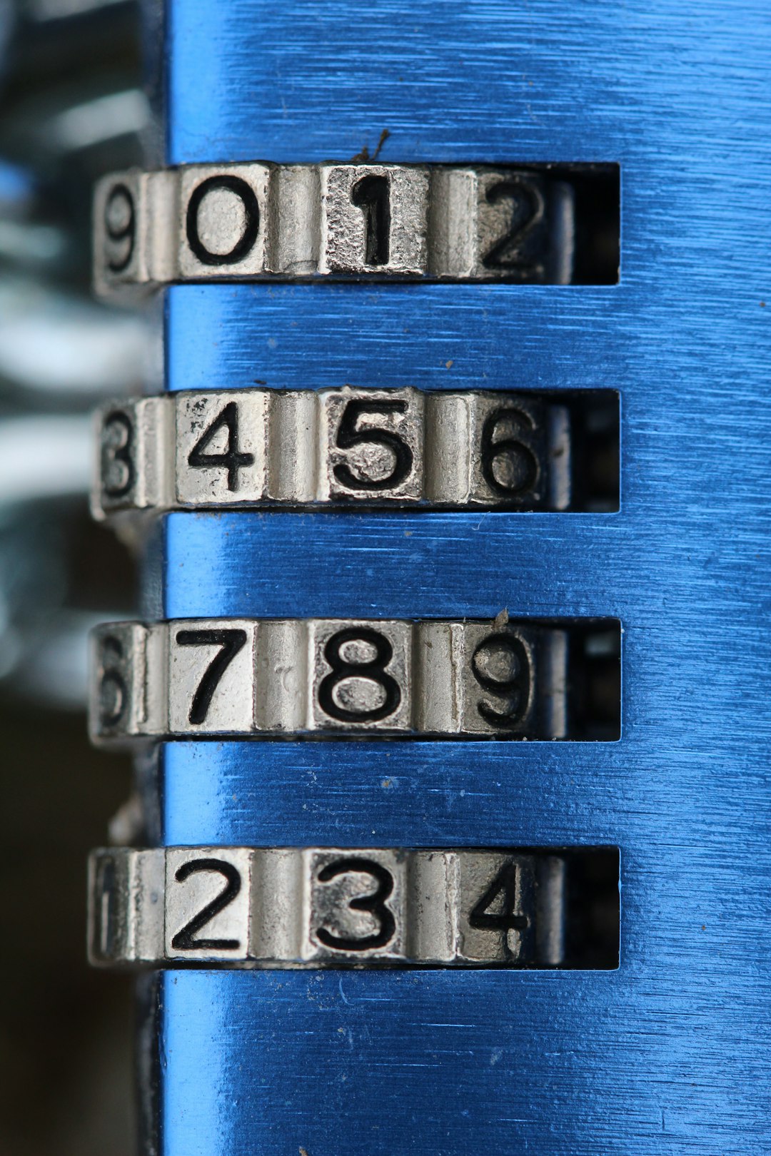 silver-and-black-combination-padlock-rtc5sf27jic